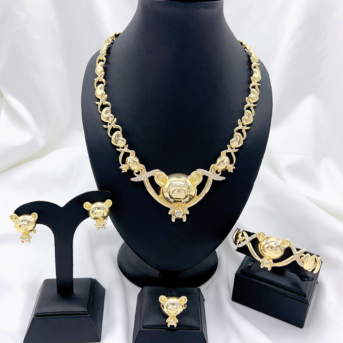 Classic XO Jewelry Four-piece Set